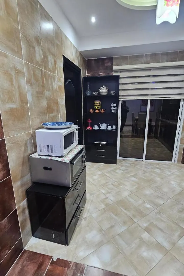 אסאוירה Hossen Appartement 0*,