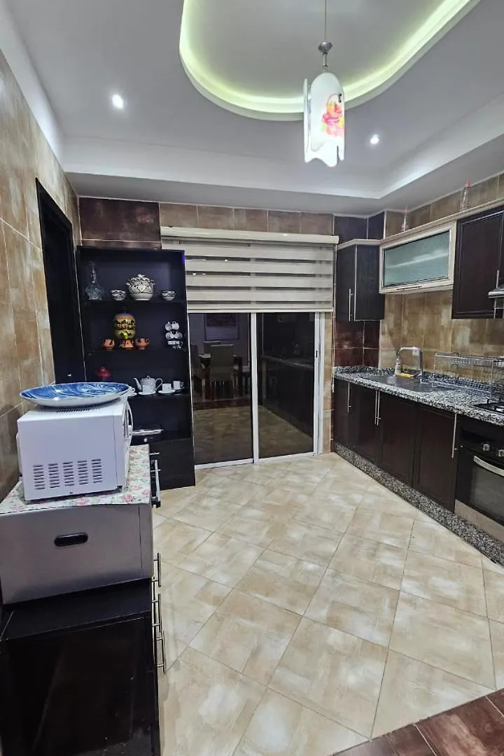 אסאוירה Hossen Appartement 0*,